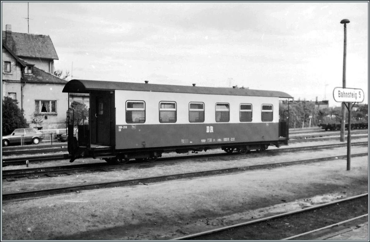 Ein Molli Reisezugwagen in Bad Doberan. 

26. Sept. 1990