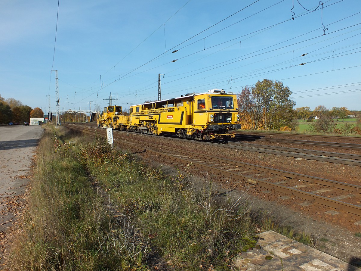 Ein netter, hupender Lokfhrer war in diesem Gert am Werke. Hat sich wohl gefreut, dass er auch in der eher hsslichen Baumaschine fotografiert wird...