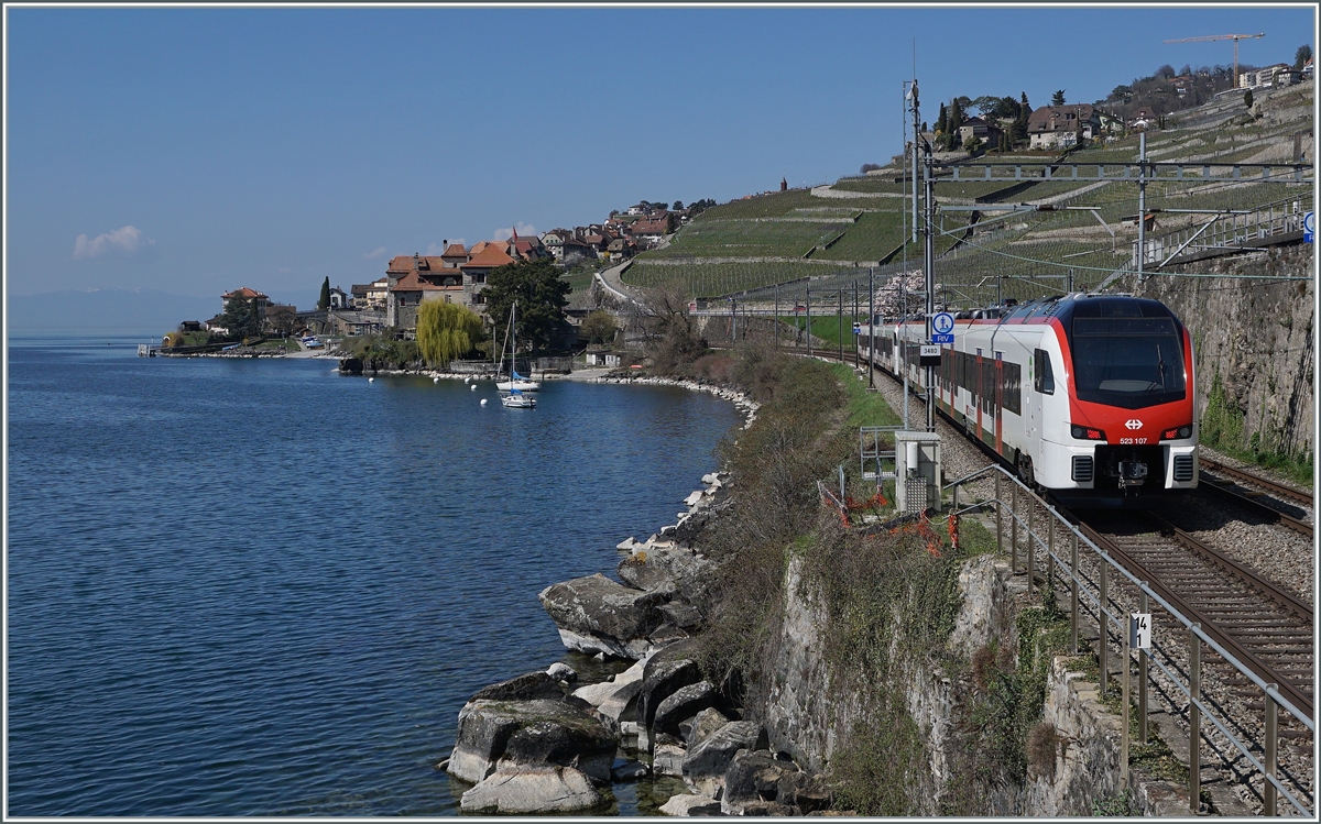 Ein neuer Flirt3 zwischen St-Saphorin und Rivaz auf der Fahrt in Richtung Lausanne.

1. April 2021