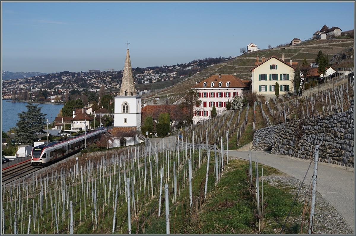 Ein RABe 523 verlsst Villette VD Richtung Cully.
22. Feb. 2016