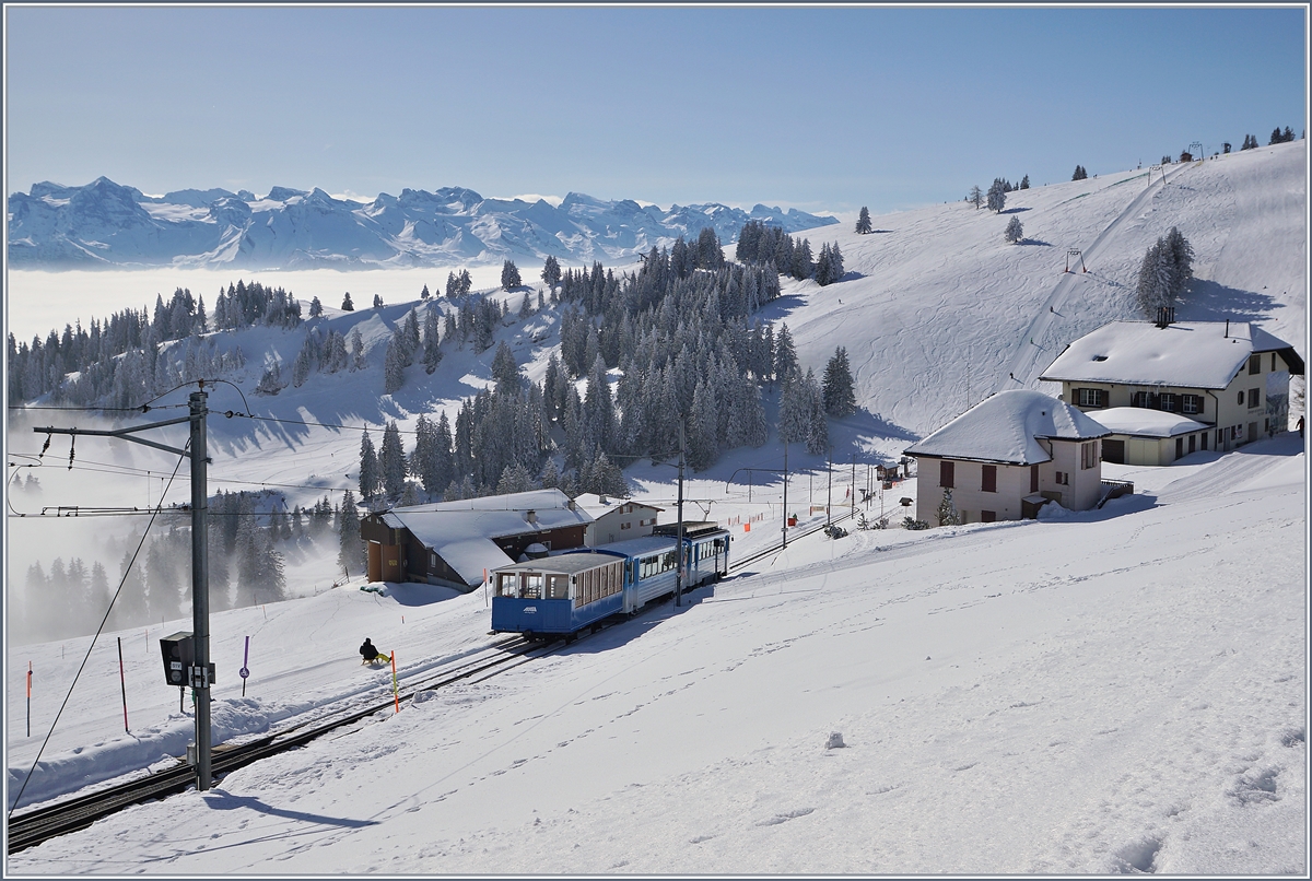 Ein RB Zug hat Rigi Staffel verlassen und fährt nun Richtung Arth Golrdau.
24. Feb. 2018