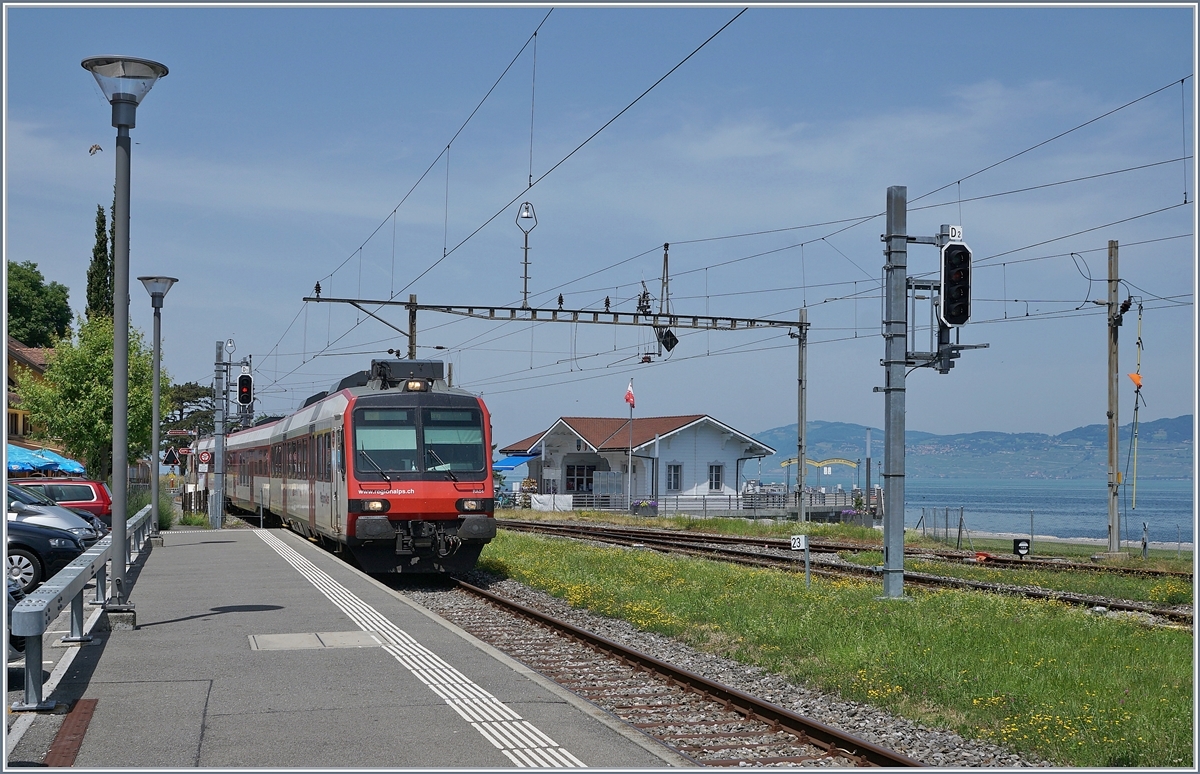 Ein RegionAlps Domino erreicht von St-Gingolph kommend den Bahnhof von Bouveret. 

25. Juni 2019