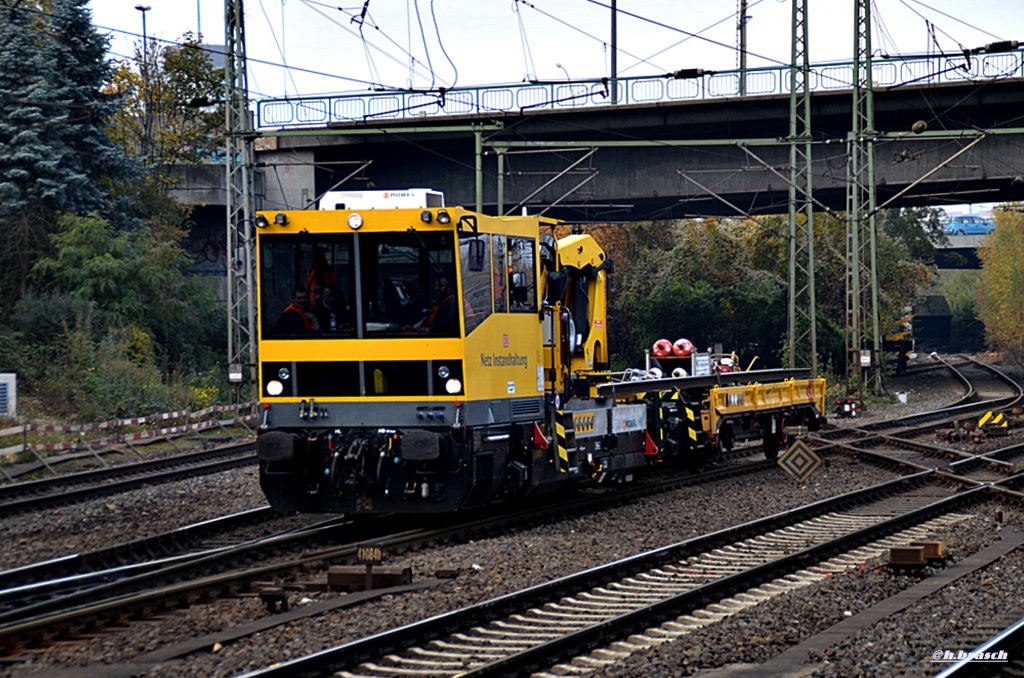 ein robel von db-netz,fuhr am 10.10.15,durch hh-harburg