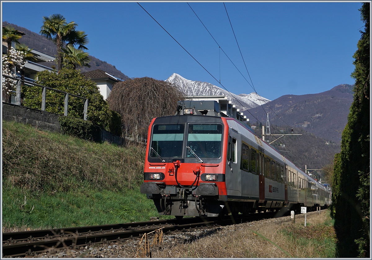 Ein SBB Domino im TILO Verkehr kurz vor Locarno. 14.03.2017