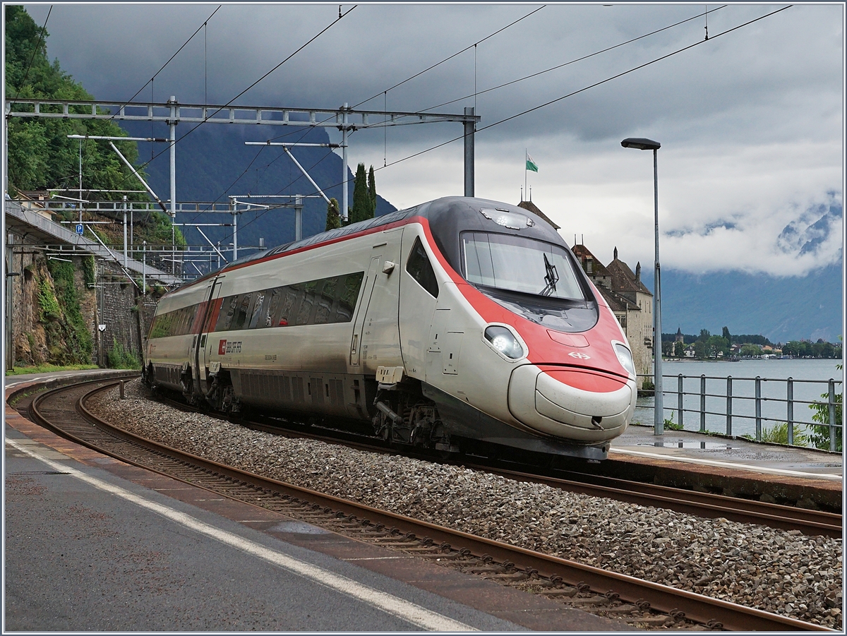 Ein SBB ETR 610 als EC 32 beim Château de Chillon.
13. Juni 2018