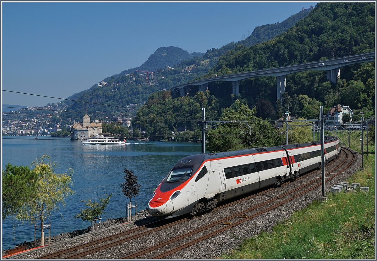 Ein SBB ETR 610 als EC von Milano nach Genève vor der Kulisse des Château de Chillon.

3. Aug. 2018