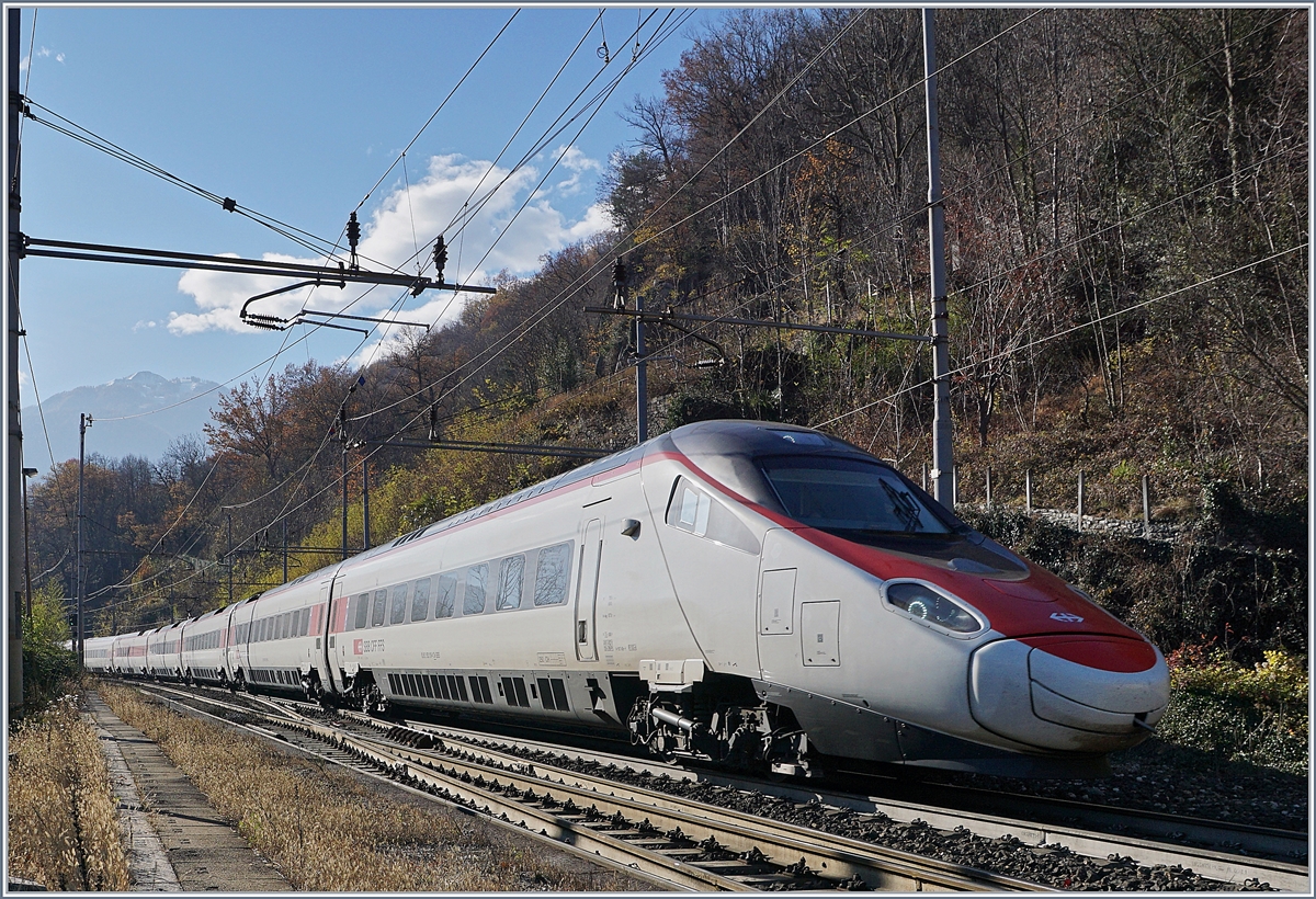 Ein SBB ETR 610 bei der Durchfaht in Varzo.
21. Nov. 2017