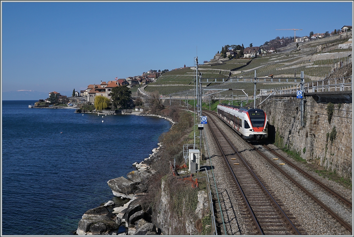 Ein SBB Flirt auf dem Weg nach Aigle bei Rivaz.

20. März 2021