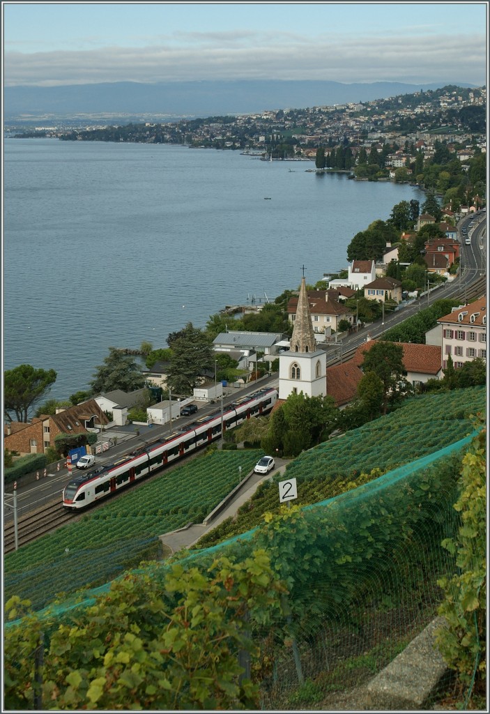 Ein SBB Flirt RABe 523 in Villette VD.

20. Sept. 2013