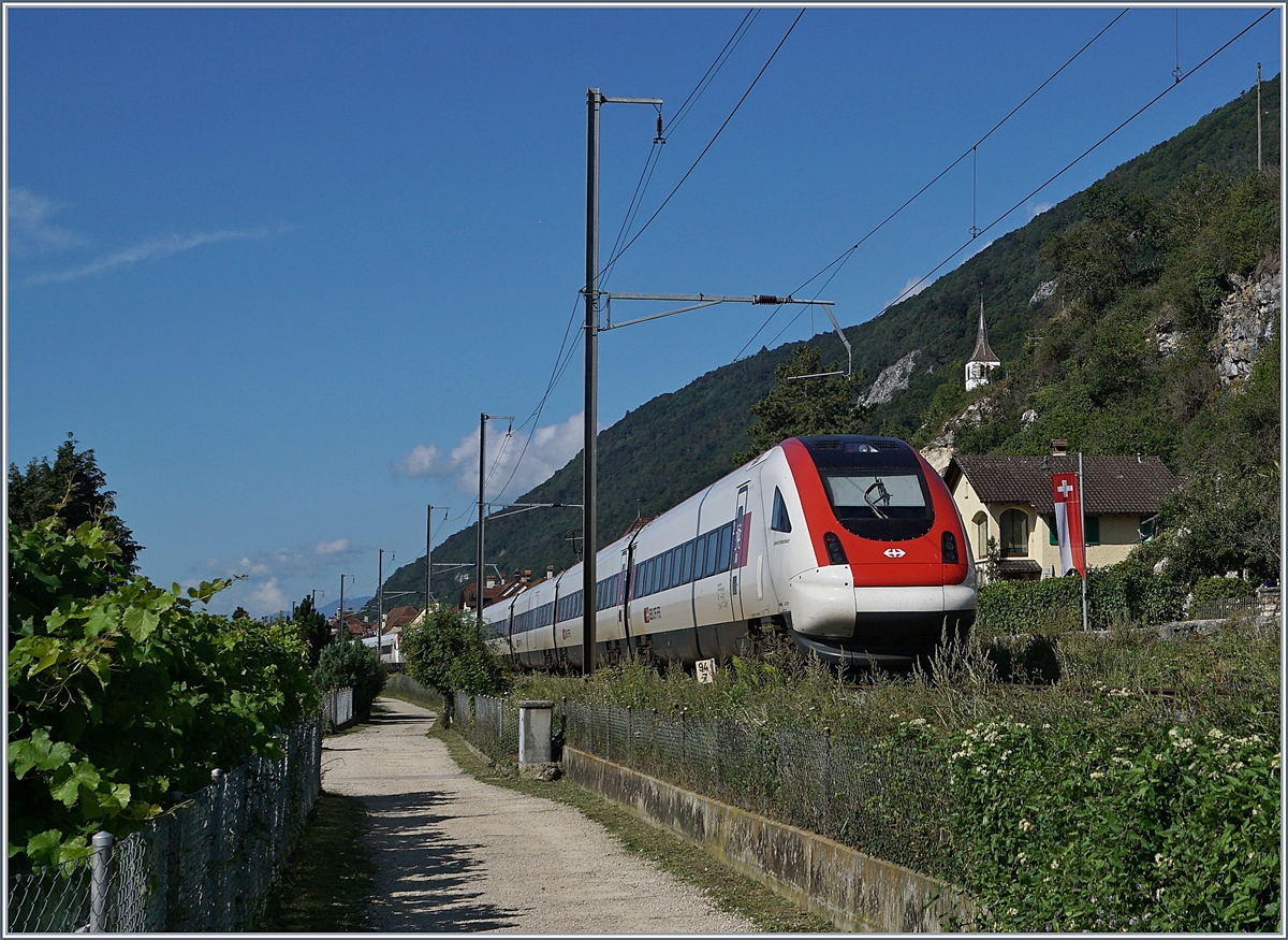 Ein SBB ICN auf der Fahrt nach Lausanne kurz vor Ligerz. 

14. August 2019