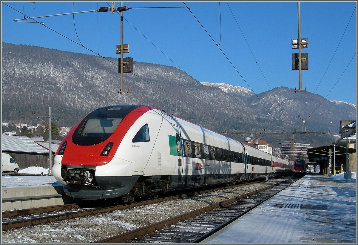 Ein SBB ICN im winterlichen Bahnhof von Grenchen Nord.
26. Dez. 2010