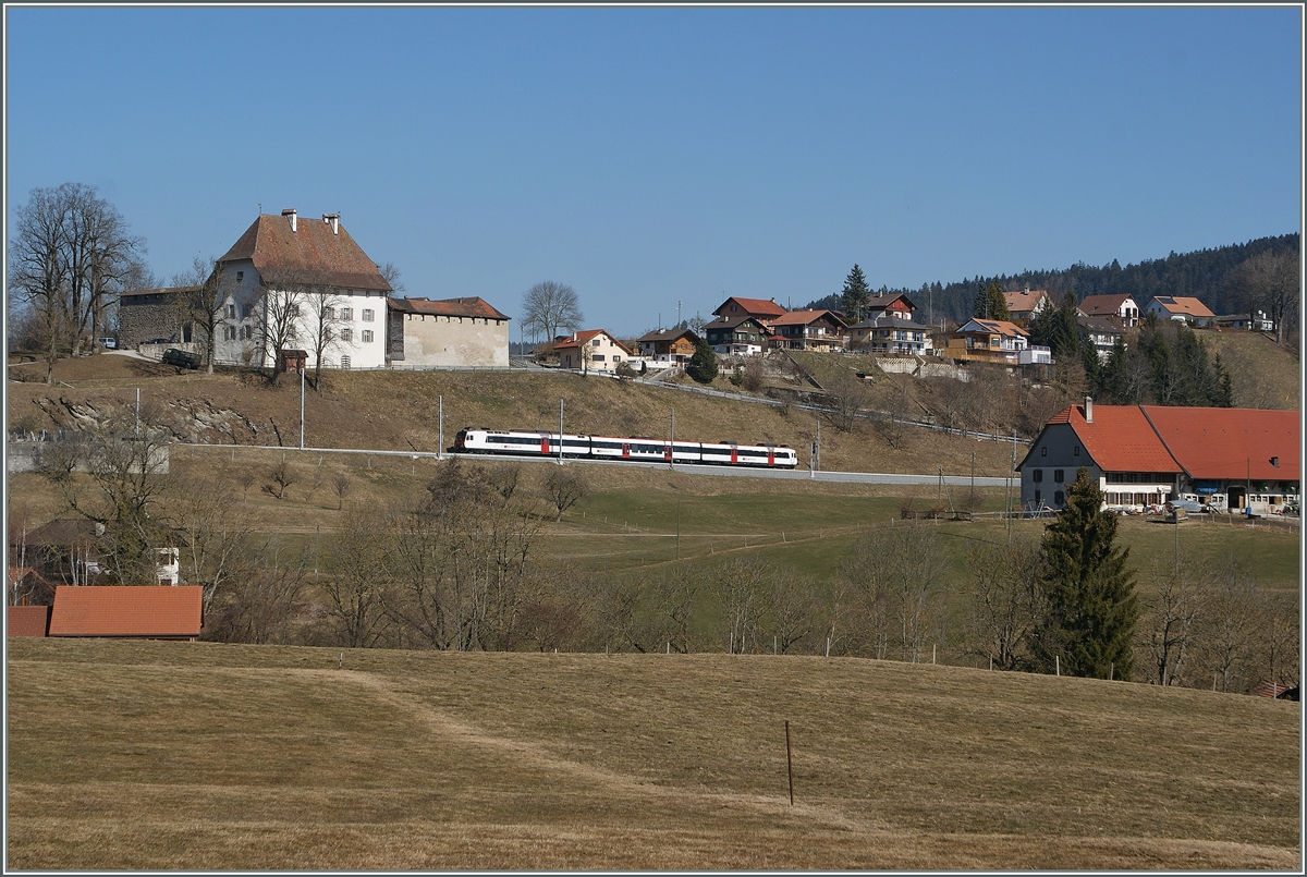 Ein SBB NPZ Bulle - Bern bei Vaulruz. 
14. März 2012