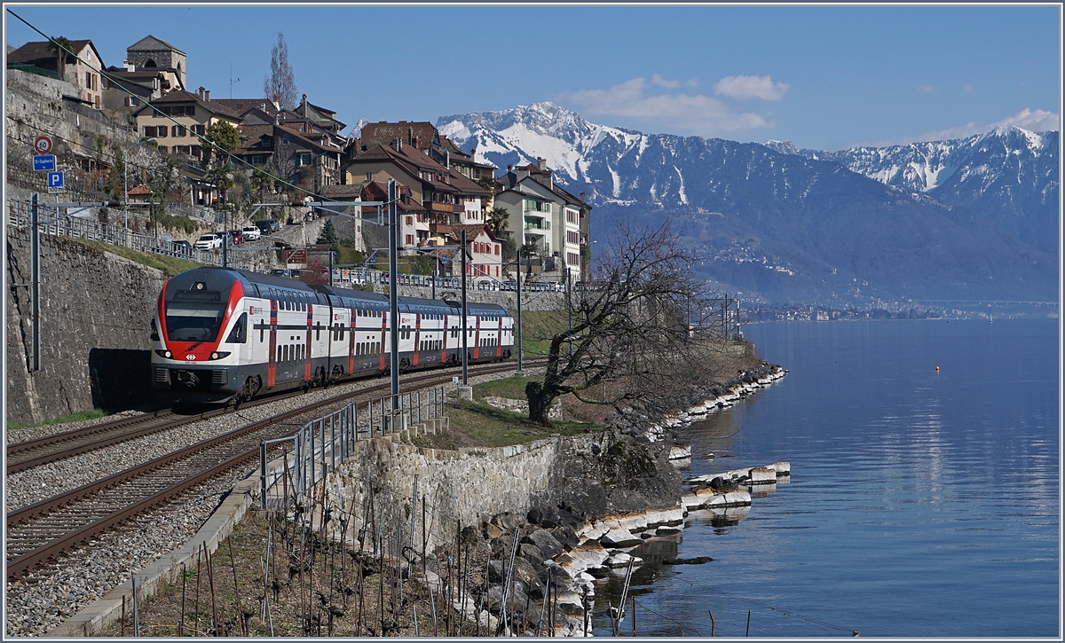 Ein SBB RABe 511 als RE nach Vevey bei St-Saphorin. 

24. März 2018