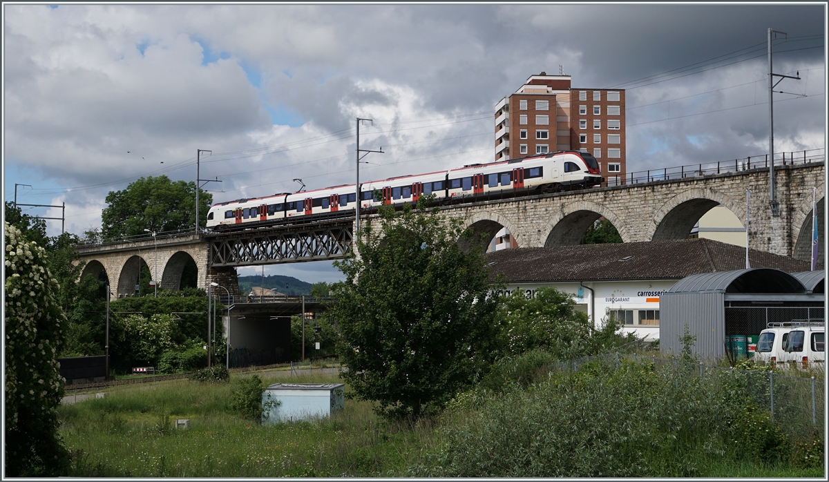 Ein SBB RABe 522 auf dem BLS / MLB Mösli Viadukt. 

06. Juni 2021