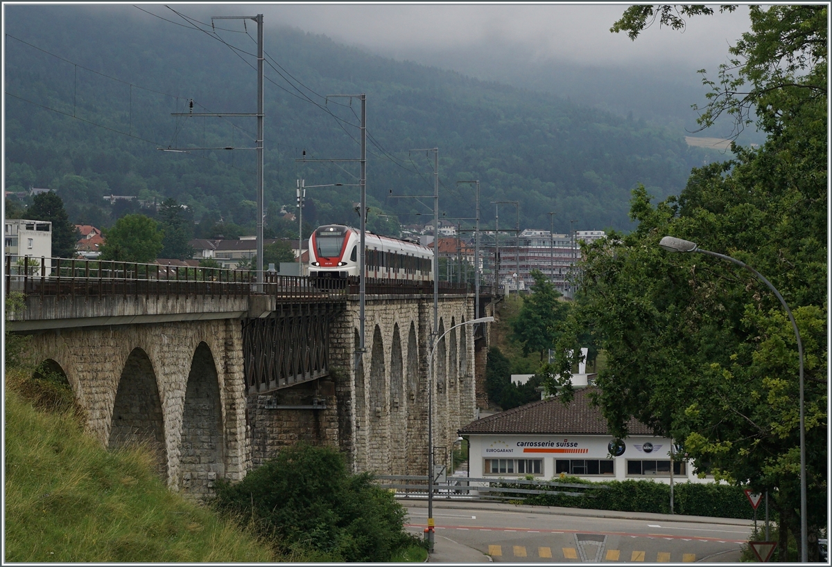 Ein SBB RABe 522 auf dem Weg nach Biel/Bienne auf dem Mössliviadukt.

4. Juli 2021