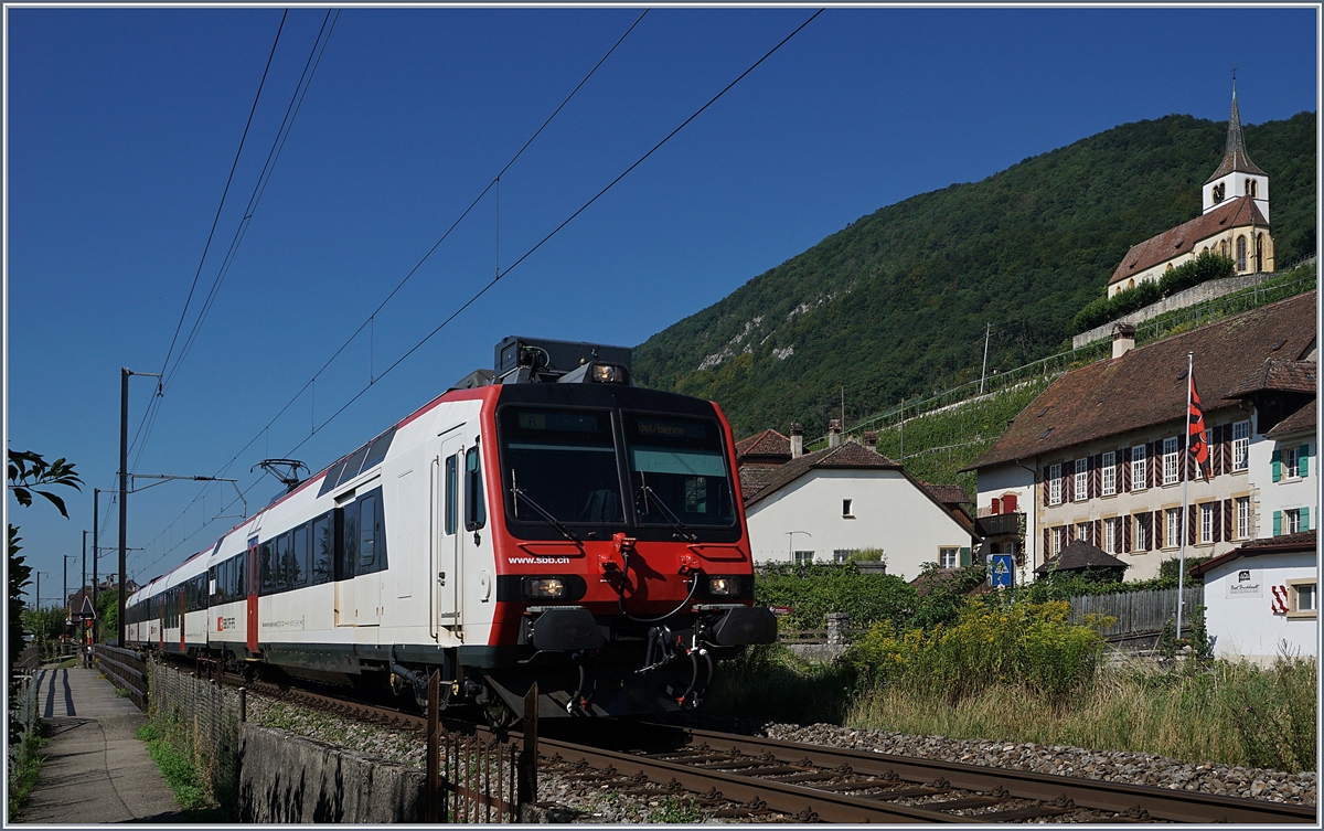 Ein SBB RBDe 560 Domino bei Ligerz.
18. Aug. 2017