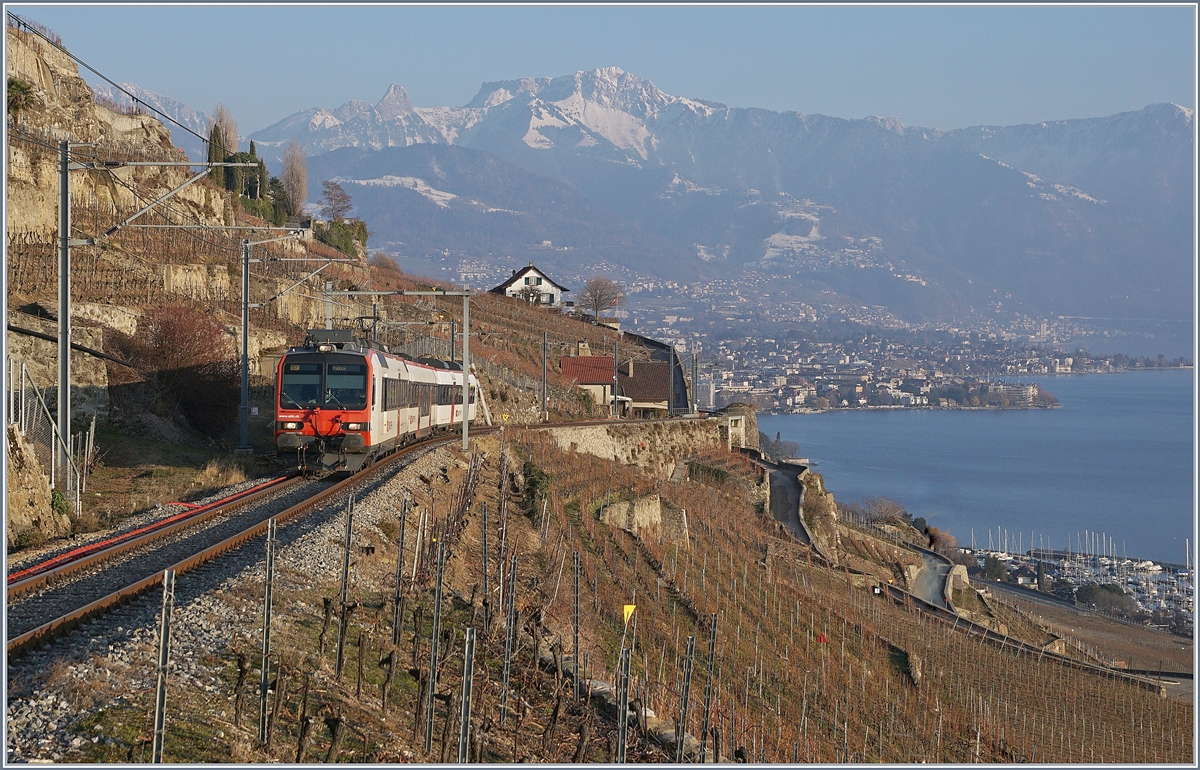 Ein SBB RBe 560  Domino  auf der Train des Vignes Strecken auf der Fahrt nach Puidoux.
25. Jan. 2019