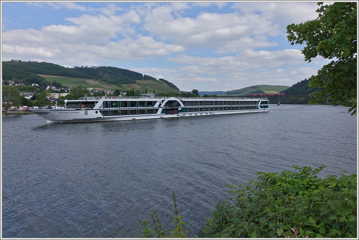 Ein Schiffsbild das auch ein Bahnbild ist.
(21.06.2014)