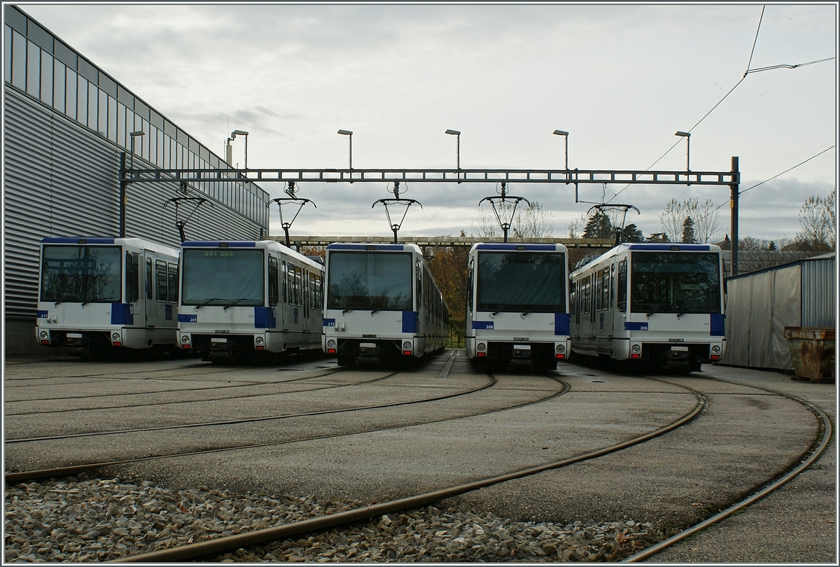 Ein schlechtes Jahr für die Bem 550/558 
Zwischen La Plaine und Genève verlieren die SBB Bem 550 ihr Gleichstrom-Einsatzgebiet und die  m1  der TL wird infolge Bauarbeiten diesen Sommer im SEV betrieben.
TL Bem 558 in Dépôt bei Dorigny.

9. Nov. 2008