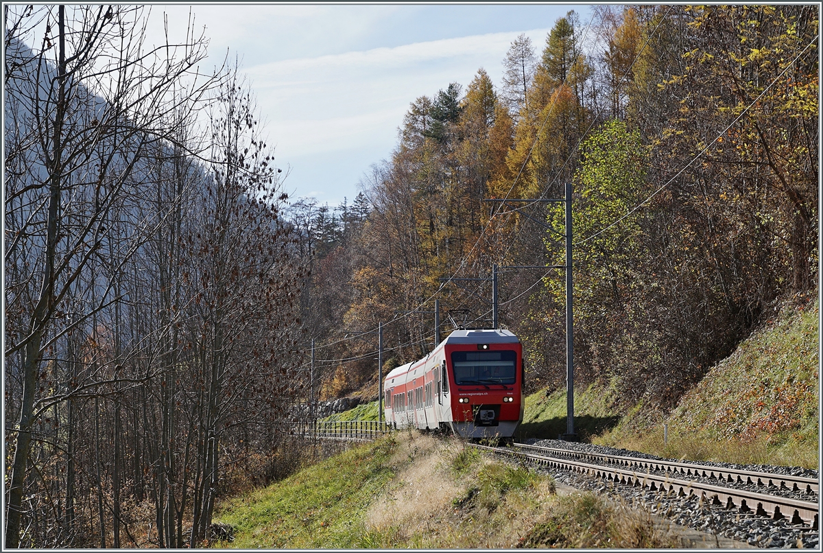 Ein TMR Region Alps RABe 525 NINA ist kurz vor Sembracher schon fast an seinem Zielbhanhof angekommen.

6. Nov. 2020