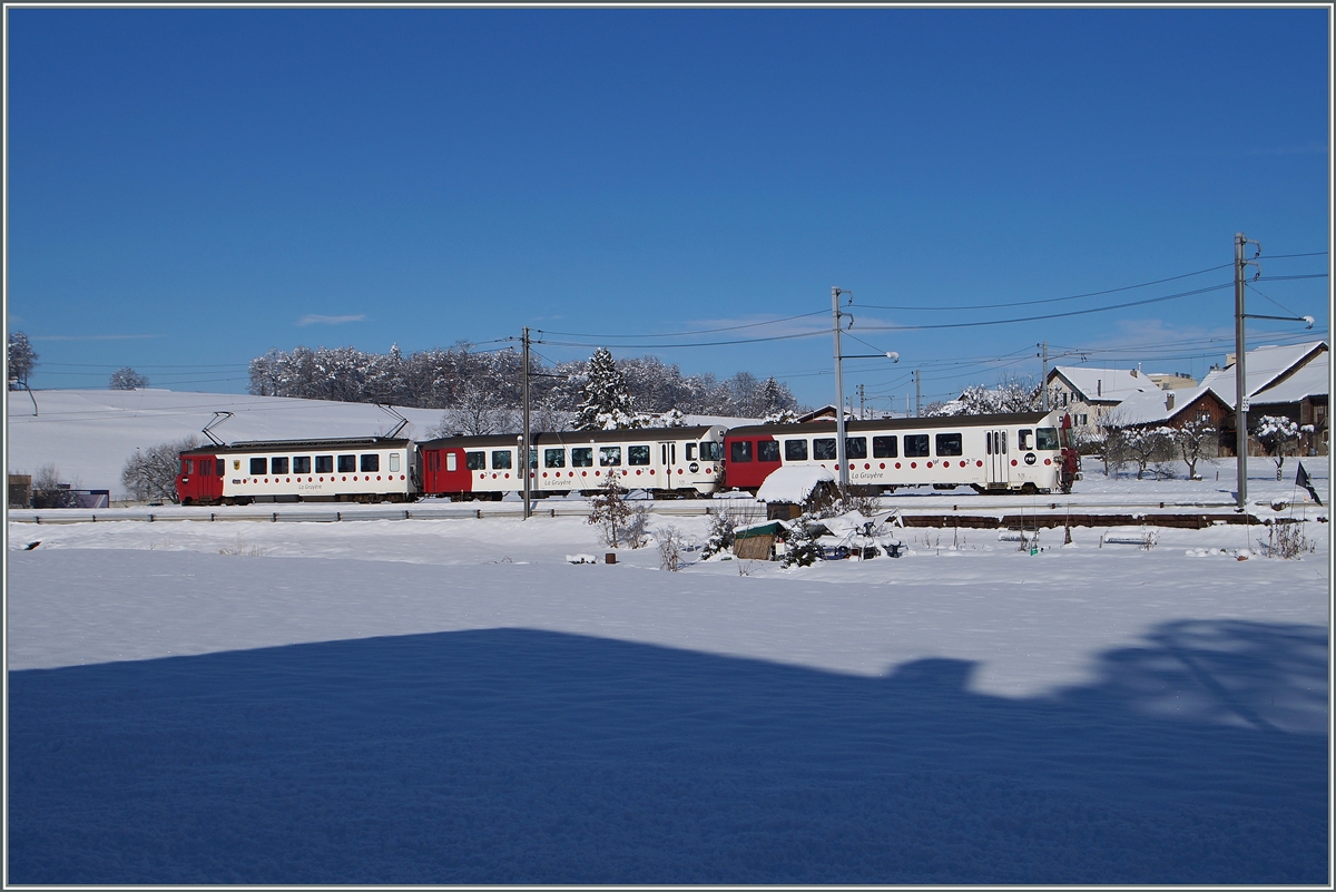 Ein TPF Regionalzug bei Châtel St-Denis.
21. Jan. 2015