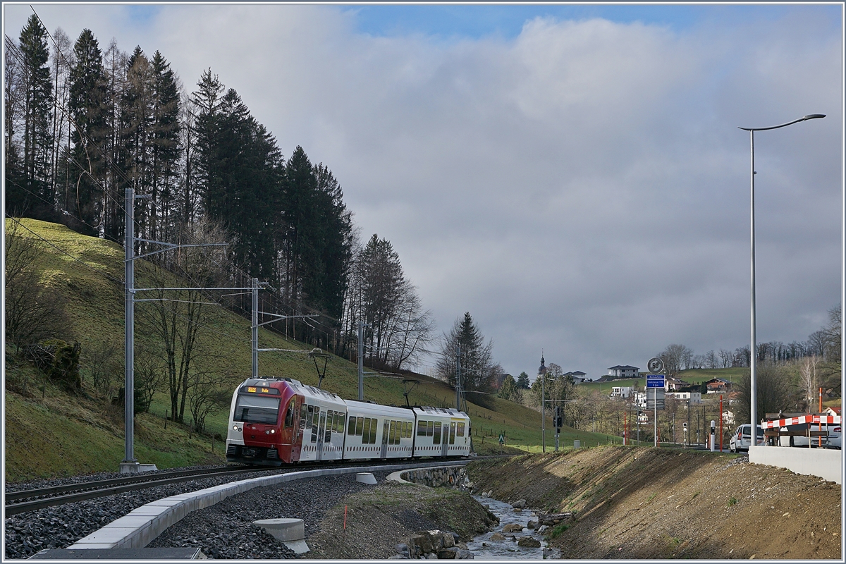 Ein TPF SURF auf dem Weg nach Bulle kurz vor Châtel St-Dennis.

28. Dez. 2019 