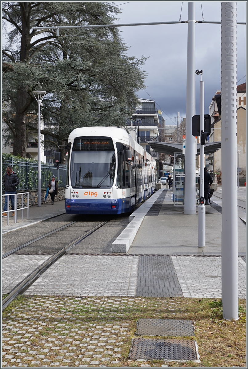 Ein tpg Tram wartet in Annemasse auf die Rückfahrt nach Lancy Pont Rouge (Linie 17). 

10. März 2023