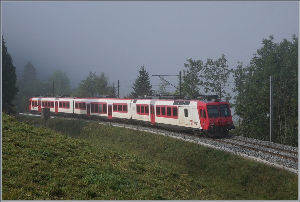 Ein TRAVYS Domino erreicht von Vallorbe kommend das Vallée de Joux und somit in Kürze Le Pont. 

28. Aug. 2018