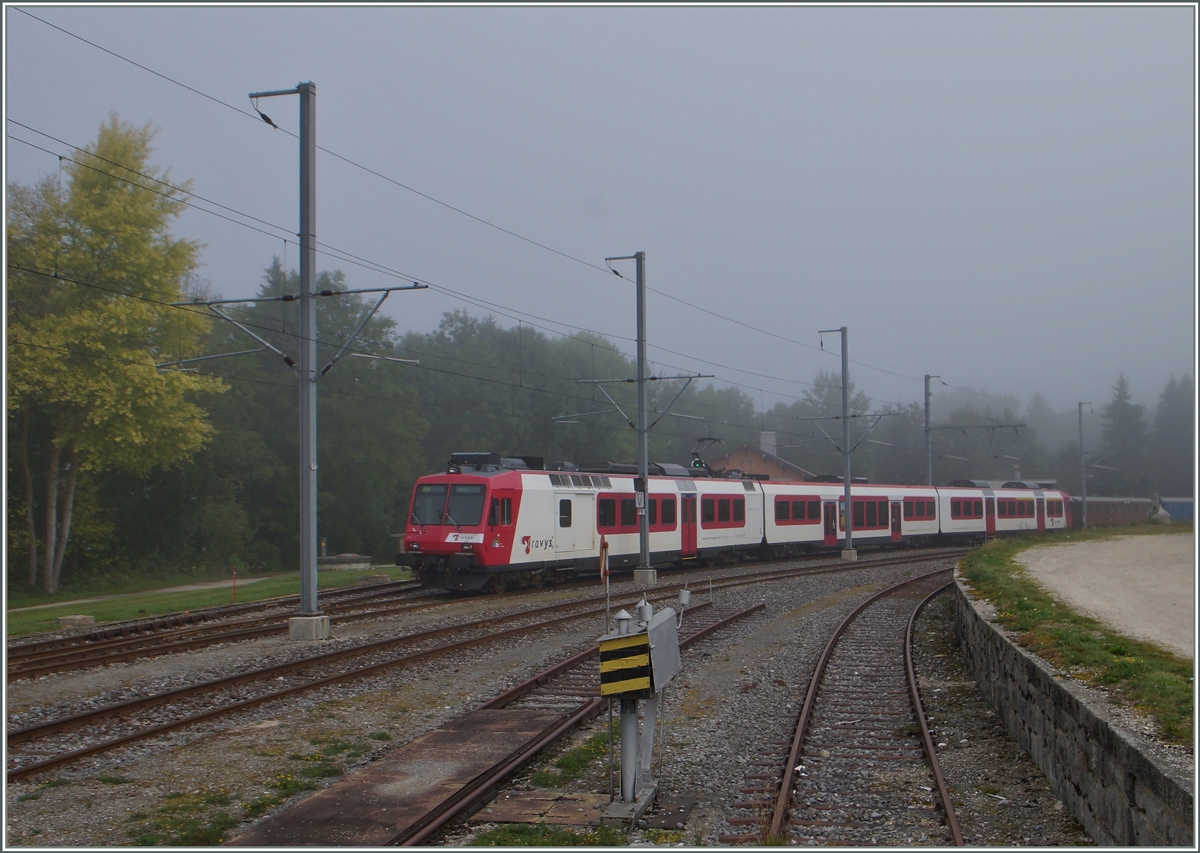 Ein TRAVYS Domino verlässt Le Pont in Richtung Vallorbe.

5 Sept. 2014