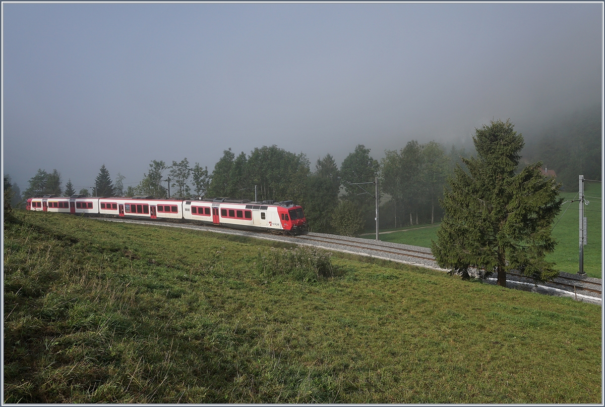 Ein TRAVYS RBDe 560  Domino  kurz nach Le Pont auf der Fahrt in Richtung Vallorbe. 

28. Aug. 2018