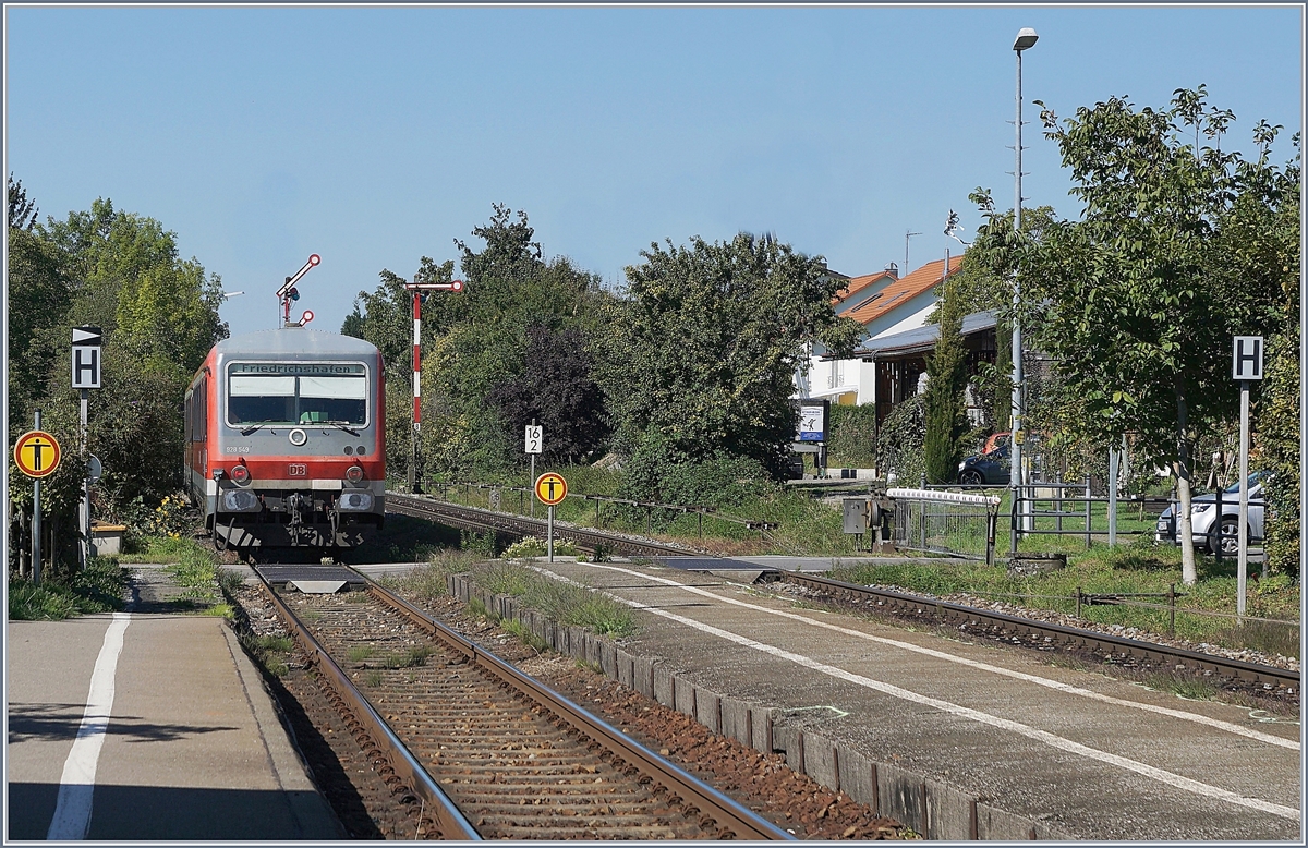 Ein VT 928 verlässt Nonnenhorn Richtung Fridrichshafen.

25. Sept. 2018