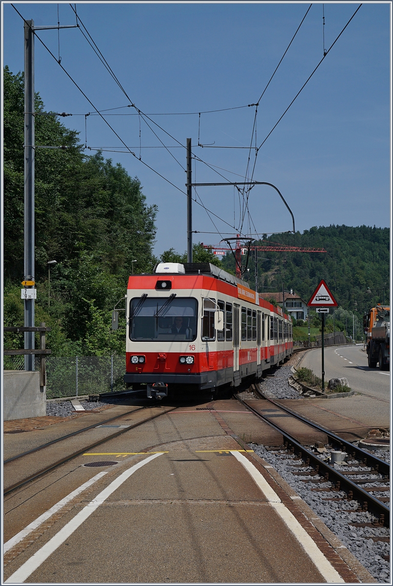 Ein WB-Zug von Liestal nach Waldenburg mit dem BDe 4/4 16 an der Spitze erreicht Hölstein.
22. Juni 2017