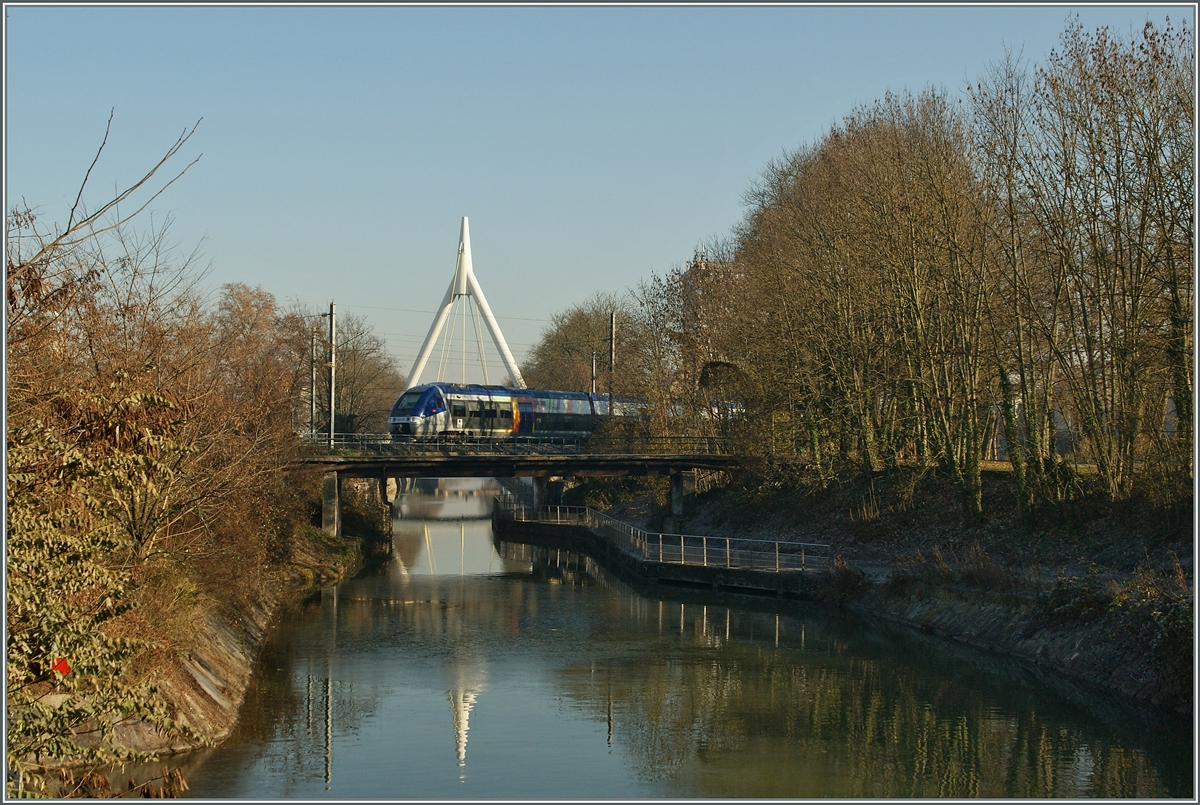 Ein X 76500 als TER bei Mulhouse.

11. Dezbember 2013  
