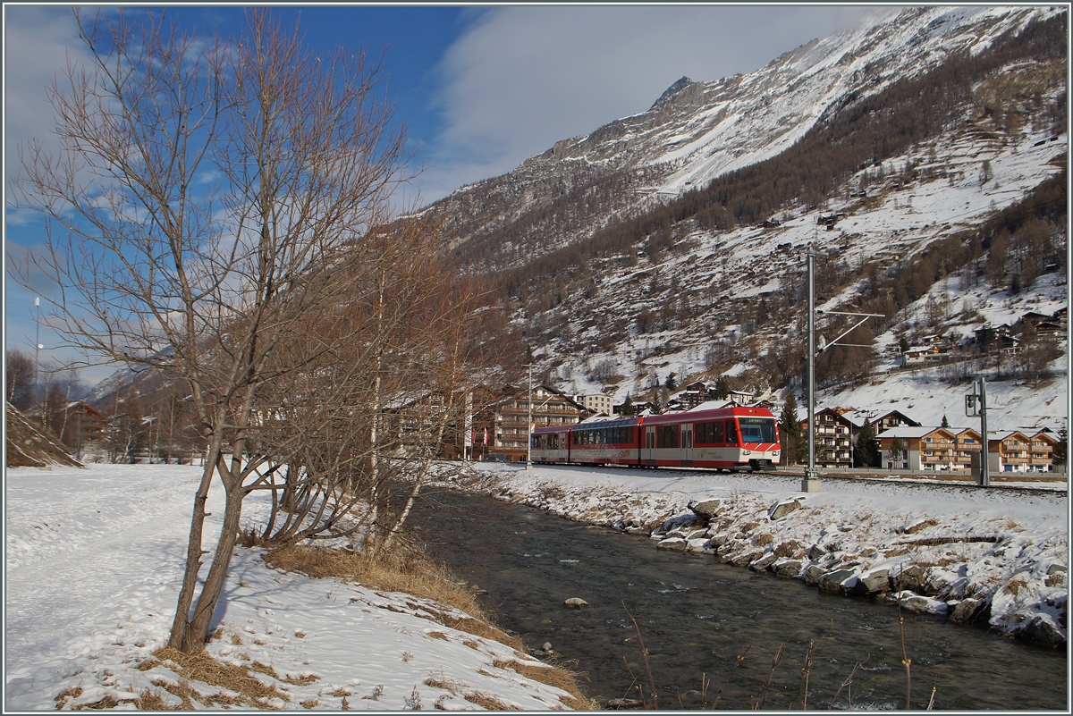 Ein  Zermatt-Shutle  bei Täsch.
28. Jan. 2015