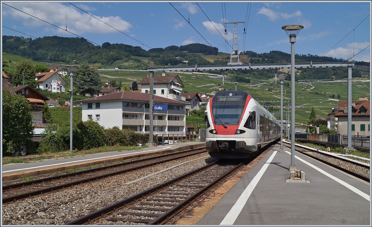 Ein Zugsuchbild, den neben dem einfahrenden Regionalzug nach Allaman ist noch ein zweiter Zug zu sehen…

Cully, den 30. Juli 2019