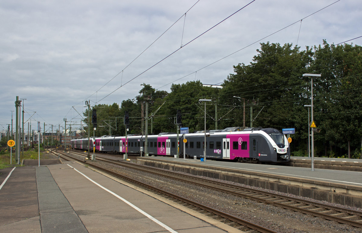 Eine Doppeltraktion 1440 von ENNO mit 1440 120 an der Spitze wird am 05.09. für die Fahrt nach Wolfsburg am Bahnsteig in Hannover bereitgestellt.