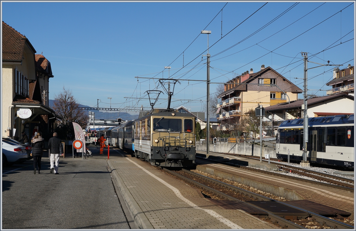 Eine MOB GDe 4/4 erreicht mit ihrem GoldenPass Panoramic den Bahnhof Chernex.
8. Dez. 2016