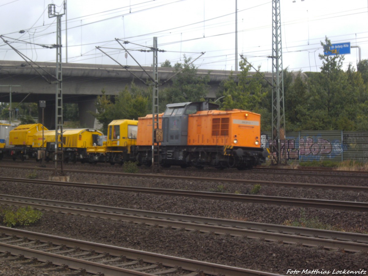 Eine  V100 Ost der Bocholter Eisenbahn bei der Durchfahrt in Hamburg Harburg am 31.8.13