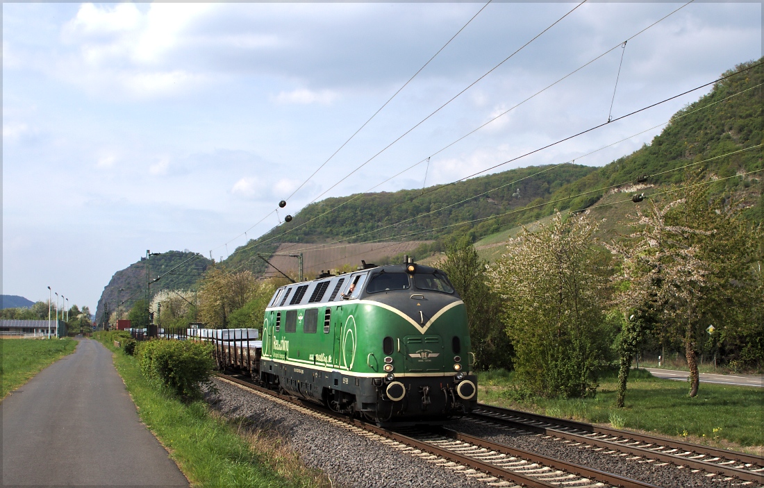 Eine V200 als mein 2000stes hier...Brohltalbahn V200 053 am 10.04.14 in Leutesdorf. Gruß zurück!