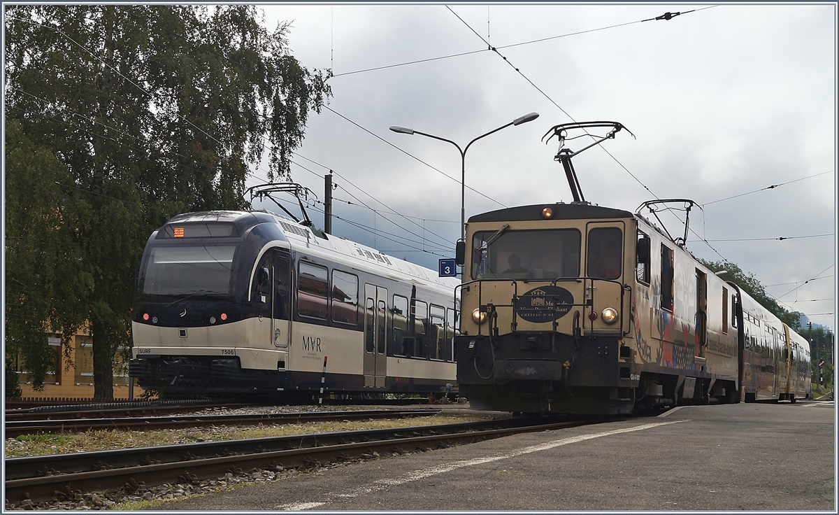 Eine ziemlich eigenwillige Komposition gab es am Morgen des 23. Aug. 2019 in Blonay zu sehen: die MOB GDe 4/4 6001 zieht den ABt 344 und einen dazugehörenden Bt von Chamby kommend Richtung Vevey.

23. Aug. 2019