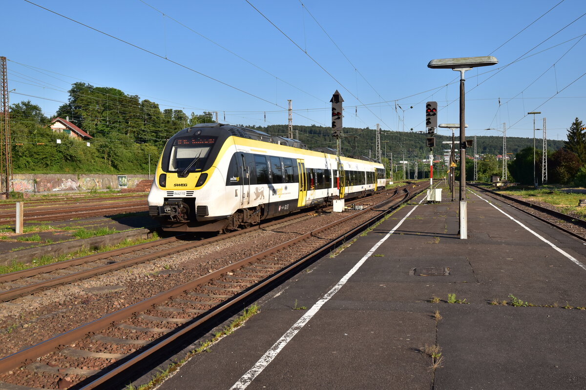 Einfahrt eines RE10A in Neckarelz (SWEG 8442 112) gen Mannheim am 25.6.2024