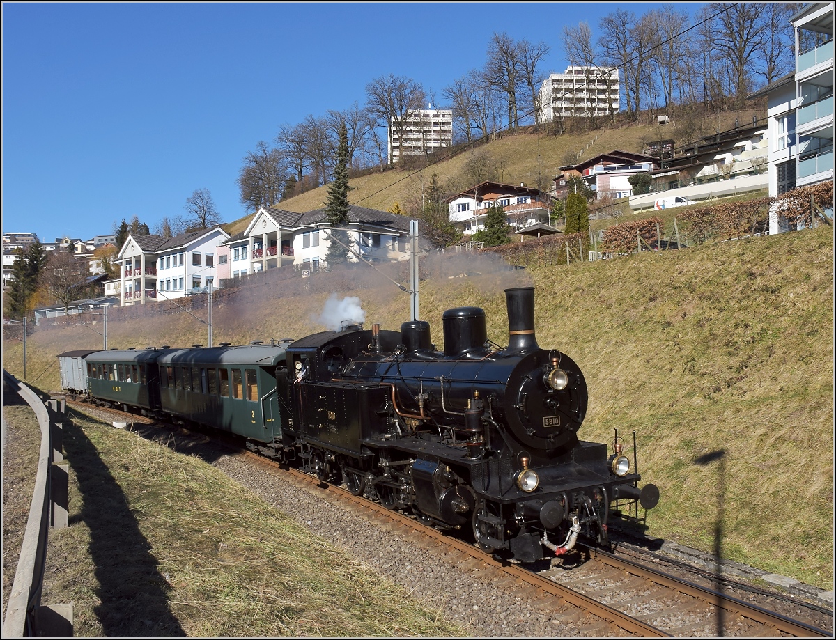 Einfahrt nach Wolhusen mit Eb 3/5 5810. Februar 2019.