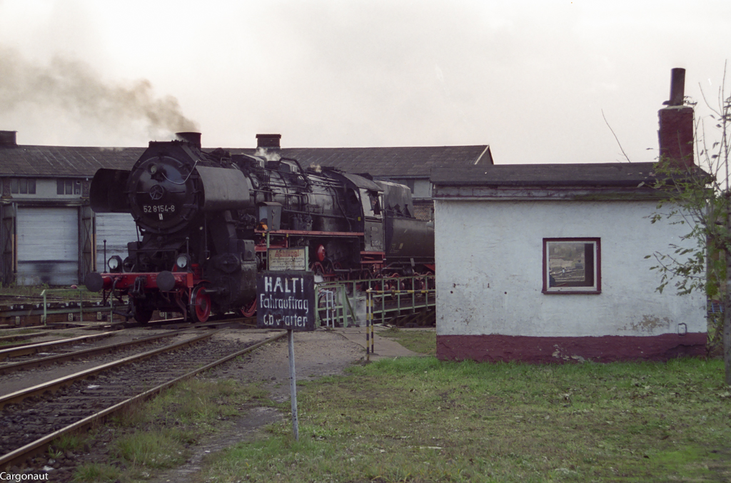 EMBB 52 8154-8 am 01.11.1995 in der Est Zeitz. (Foto: Cargonaut www.cargonautus.de)  