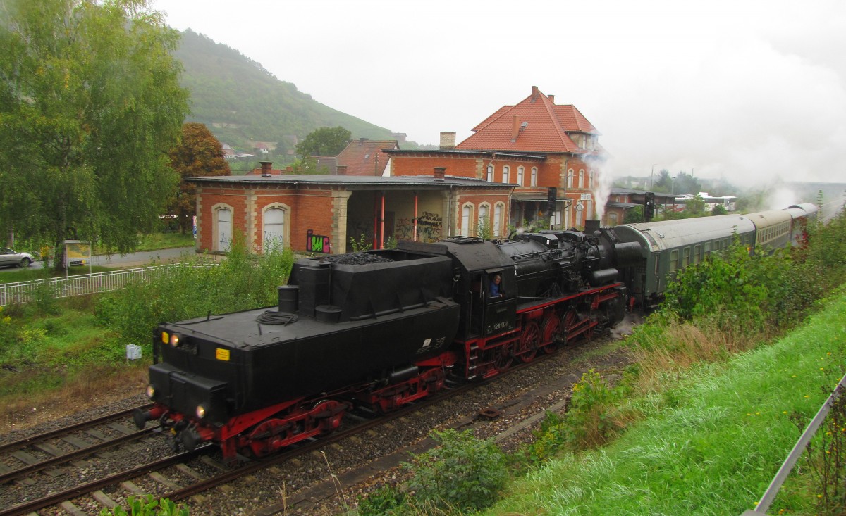 EMBB 52 8154-8 mit dem DPE 79826 von Leipzig-Plagwitz nach Karsdorf, am 13.09.2014 in Freyburg Bbf.