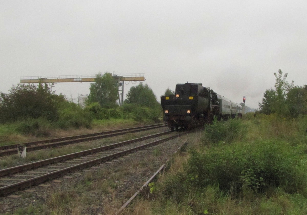 EMBB 52 8154-8 mit dem DLr 79826 von Freyburg nach Karsdorf Bbf, am 13.09.2014 in Laucha.