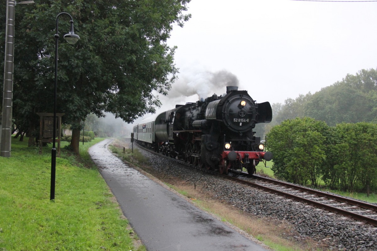 EMBB 52 8154-8 mit dem DLr 79828 von Karsdorf nach Freyburg, am 13.09.2014 bei Balgst�dt. (Foto: Wolfgang Krolop)
