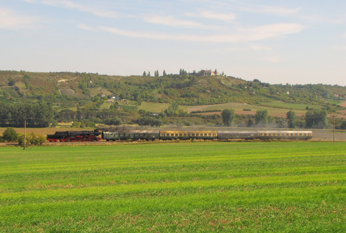 EMBB 52 8154-8 mit dem DLr 79427 von Freyburg zur Abstellung nach Karsdorf, am 12.09.2015 bei Kirchscheidungen.