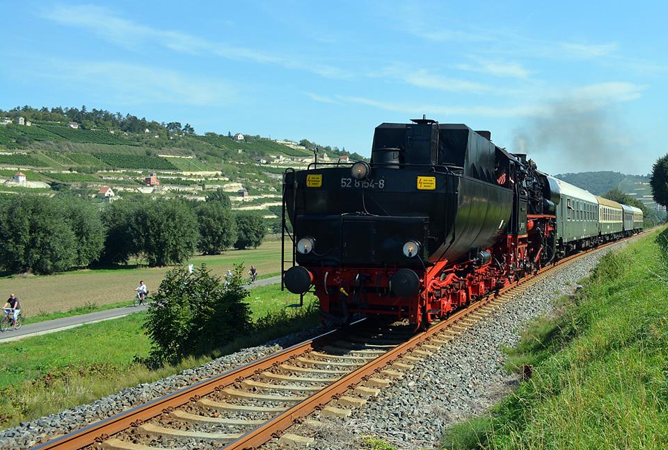 EMBB 52 8154-8 mit dem DLr 79427 von Freyburg zur Abstellung nach Karsdorf, am 12.09.2015 bei Balgst�dt. (Foto: Wolfgang Gerstner)