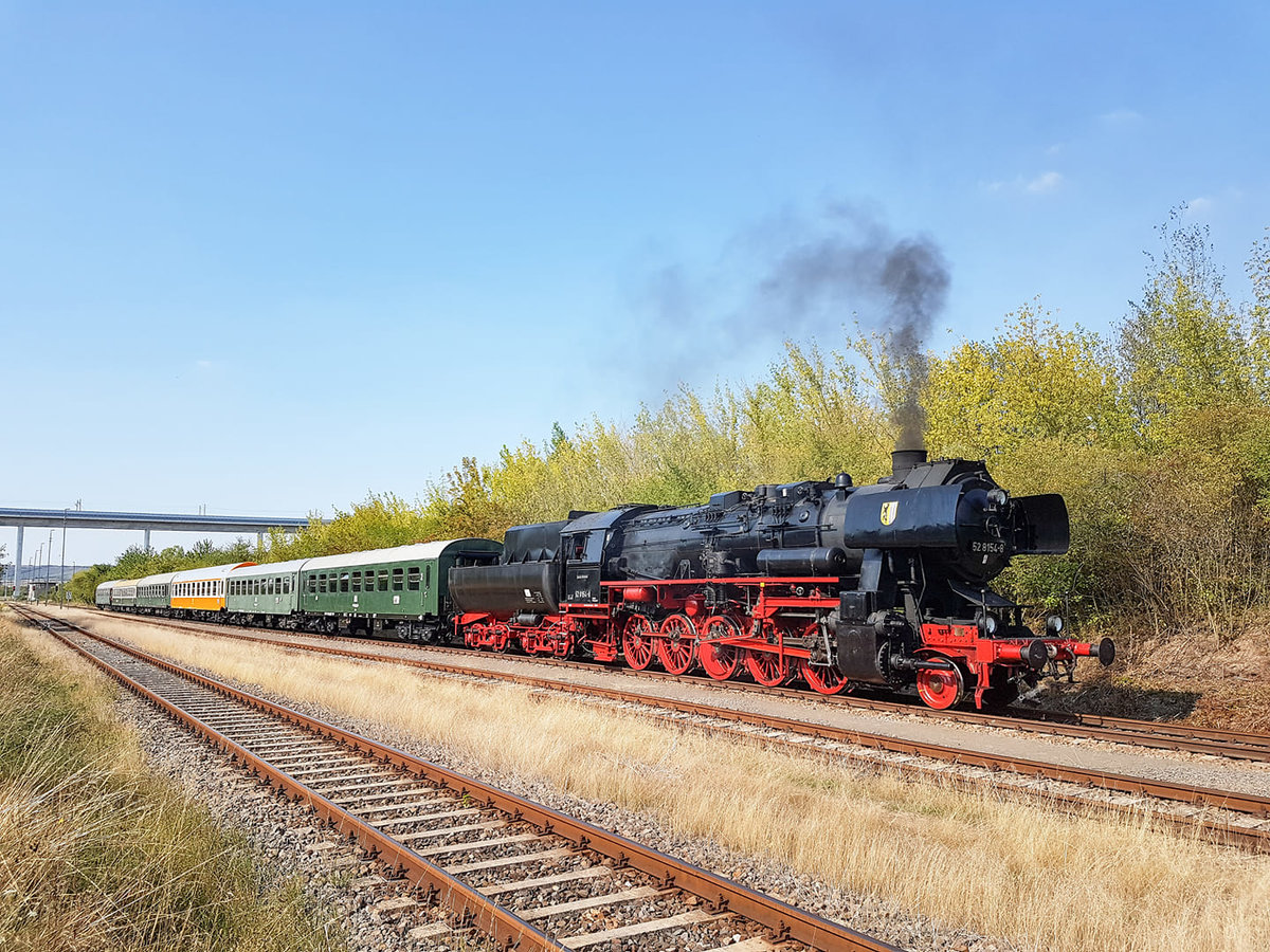 EMBB 52 8154-8 mit dem DPE 81332 nach Wurzen, am 24.08.2019 in der Abstellung in Karsdorf. (Foto: Daniel Eid)
