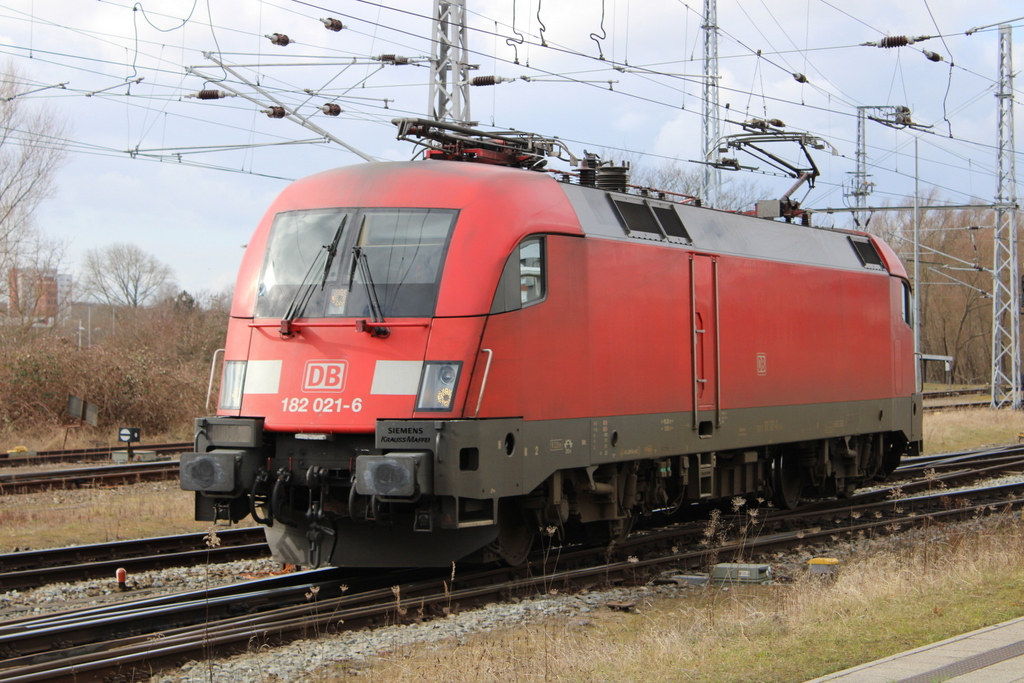 Er ist Solo so zeigte sich 182 021-6 im Rostocker Hbf.12.03.2021